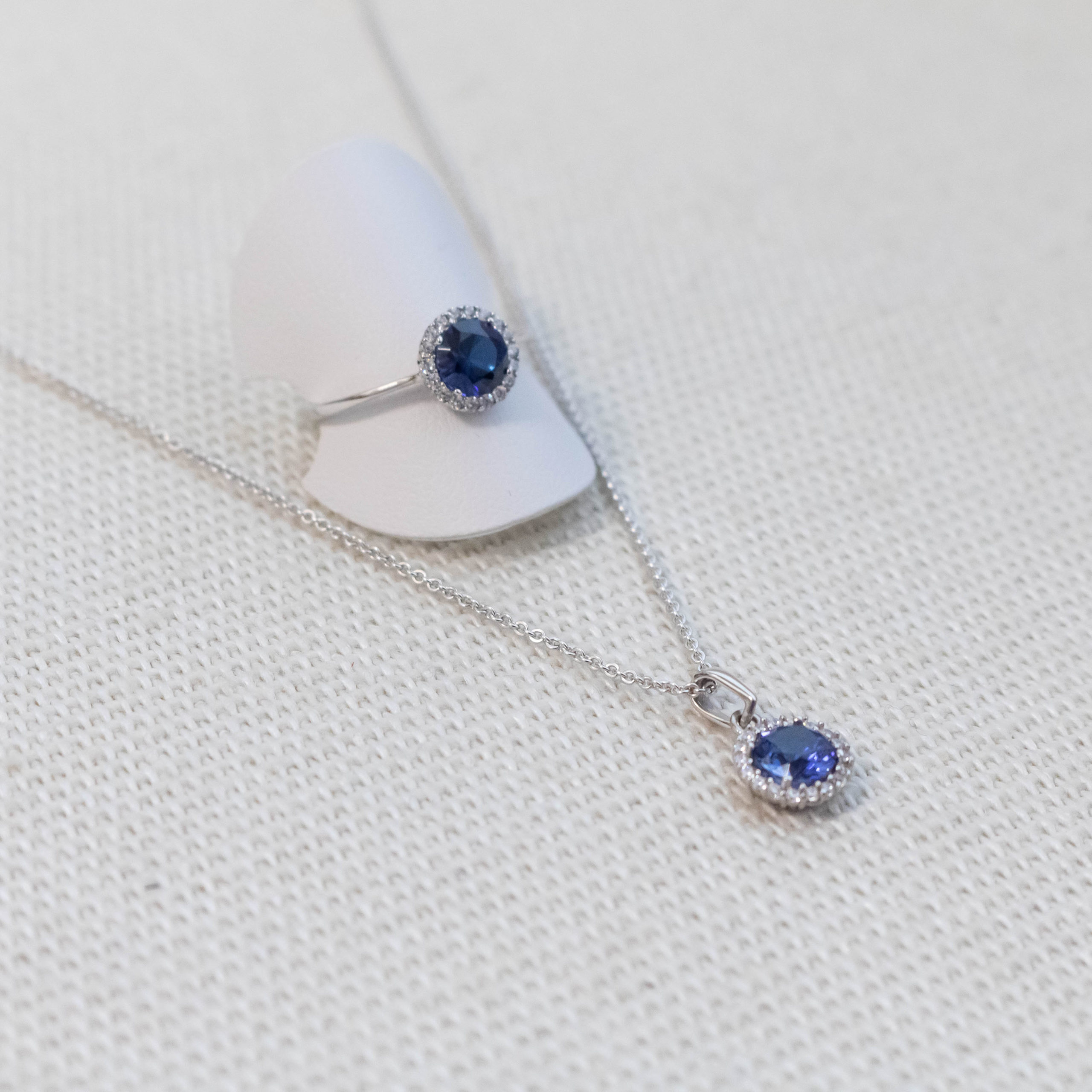 Farbsteinschmuck
