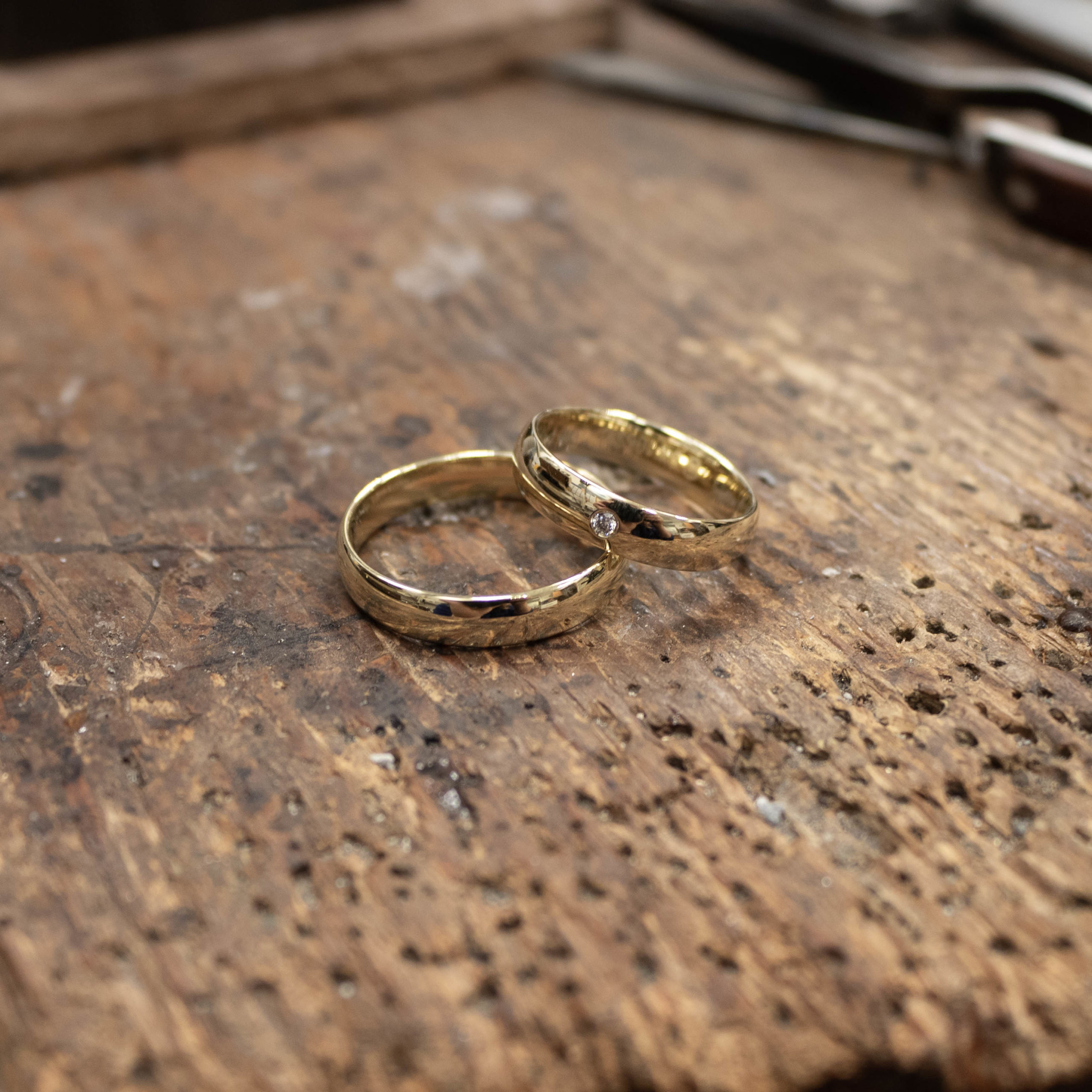 Gelbgold, poliert mit Brillant