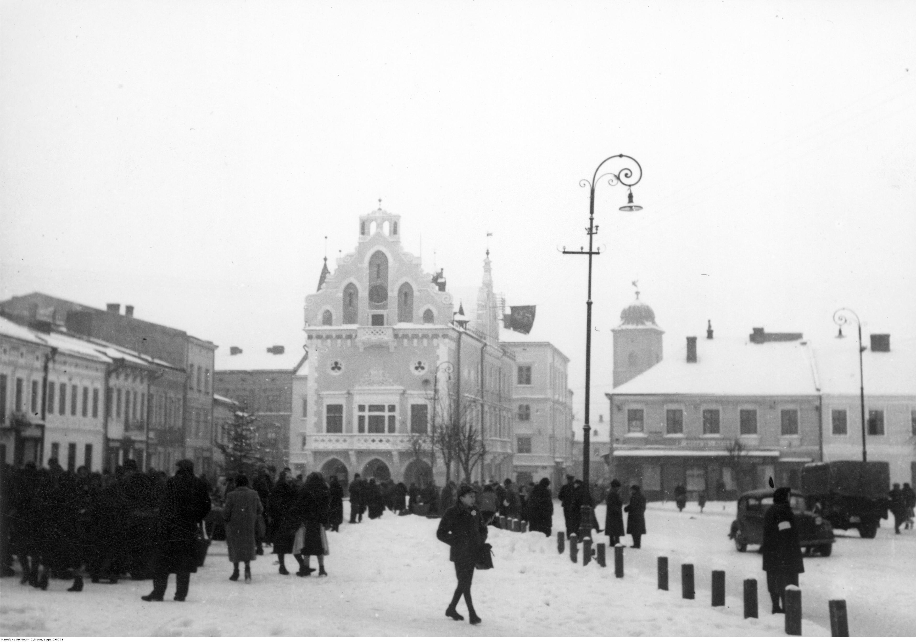 Rynek i ratusz w Rzeszowie- widok zimą, rok 1939 - 1945
