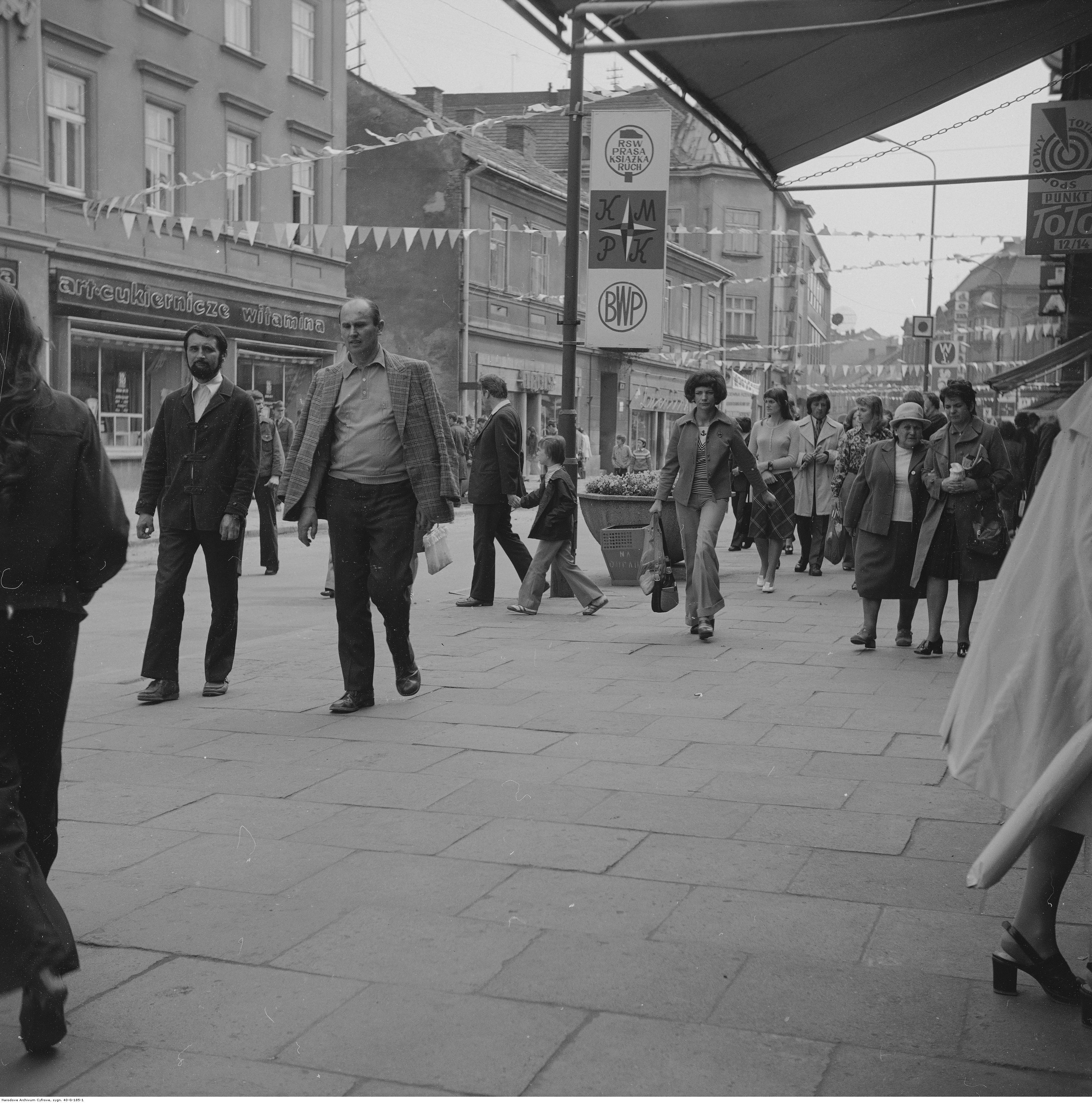 Rzeszów, ulica w centrum miasta, rok 1974-05-12