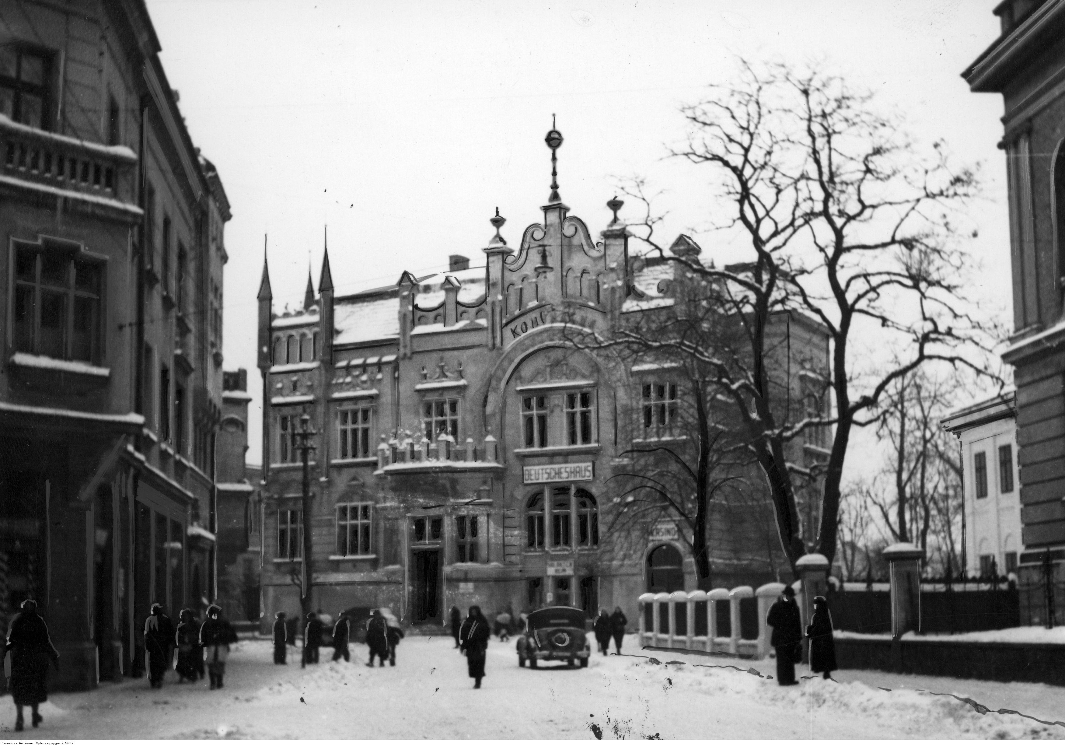 Dom Niemiecki - widok zewnętrzny zimą, rok 1941-03